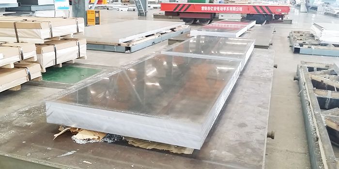Our workshop of aluminum wide plate for tankers.jpg